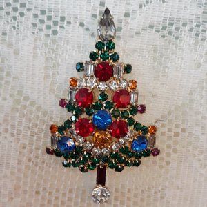 WARNER Vintage Holiday Pin